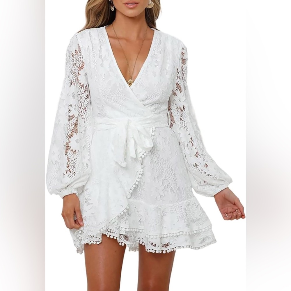 Dokotoo white v-neck, long sleeve, lacy dress - new without tags (size M)